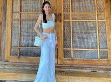 Ảnh sao 22/3: Thủy Tiên khoe cơ bụng