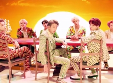 Không chỉ Hòa Minzy, fan thế giới tìm cách 'tiếp cận' BTS như thế nào?