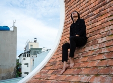 Gia chủ Sài Gòn có thể tiếp khách trên mái nhà