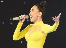 Tóc Tiên vẫn quyến rũ khi mặc áo dài, lấn át thí sinh The Voice 2018