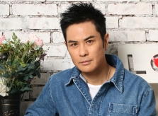 Trịnh Gia Dĩnh 'phát điên' vì quý tử mới chào đời