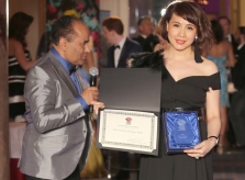 Nhà thiết kế Việt Nam đầu tiên đạt giải cao nhất trong LHP Ngắn và Thời trang DSF tại Pháp
