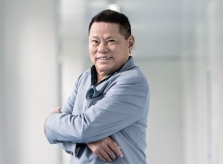 Tỷ phú Hoàng Kiều đòi đền bù vi phạm tác quyền nhạc Hoàng Thi Thơ