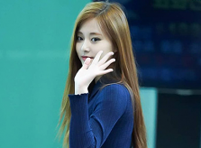 Tzuyu - Momo đọ đường cong ở sân bay