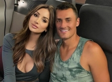 Bạn gái sao quần vợt bị dọa giết vì chê khu cách ly