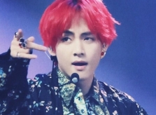 V (BTS) - 'Ông hoàng biểu cảm' khiến fan mê 'không lối thoát'