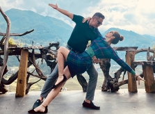 Vợ chồng Jennifer Phạm khiêu vũ ở Sapa