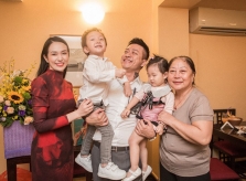 Vợ chồng Tuấn Hưng tổ chức sinh nhật cho mẹ