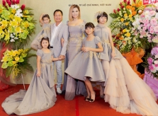 Vợ chồng Vũ Thu Phương dự sự kiện cùng 4 con gái