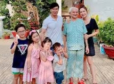 Vợ Lý Hải: 'Nhà tôi đi tới đâu là náo loạn tới đó'