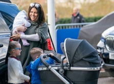 Vợ Vardy đưa con mới sinh tới sân