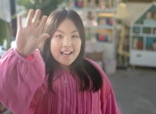 Ngoại hình 'tiểu công chúa' Vương Thi Linh gây tranh cãi