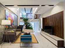 Xây lệch tầng mang ánh sáng tràn vào nhà ống Sài Gòn