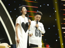 Xuân Lan 'đá xéo' Vũ Hà trên sân khấu 'Nhạc hội song ca mùa hai'