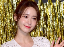 Yoon Ah được khen thần thái 'ngời ngời' từ fashion show đến sân bay