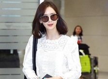 Yoona lộ nhược điểm đôi chân, Moon Byul nam tính tại sân bay