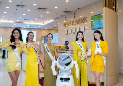 Thí sinh Hoa hậu Hoàn Vũ Việt Nam 2023 trải nghiệm tiện ích vượt trội tại một ngân hàng