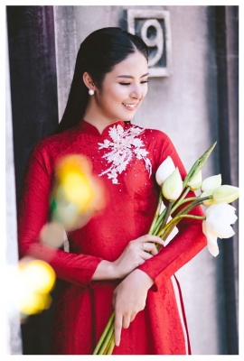 Hoa hậu Ngọc Hân thiết kế áo dài cưới