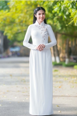 Hoa hậu Ngọc Hân thiết kế áo dài cưới