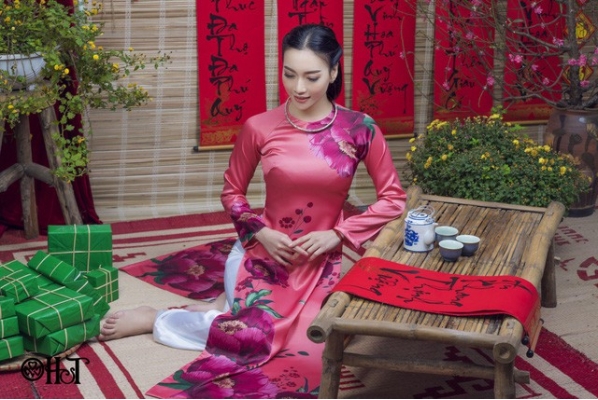 Diện áo dài tôn dáng đón Xuân sang