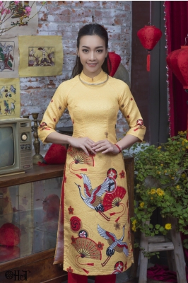 Diện áo dài tôn dáng đón Xuân sang