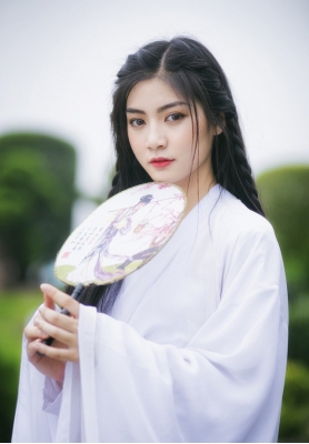 Miss Teen Nam Phương hóa Tiểu Long Nữ trong bộ ảnh mới